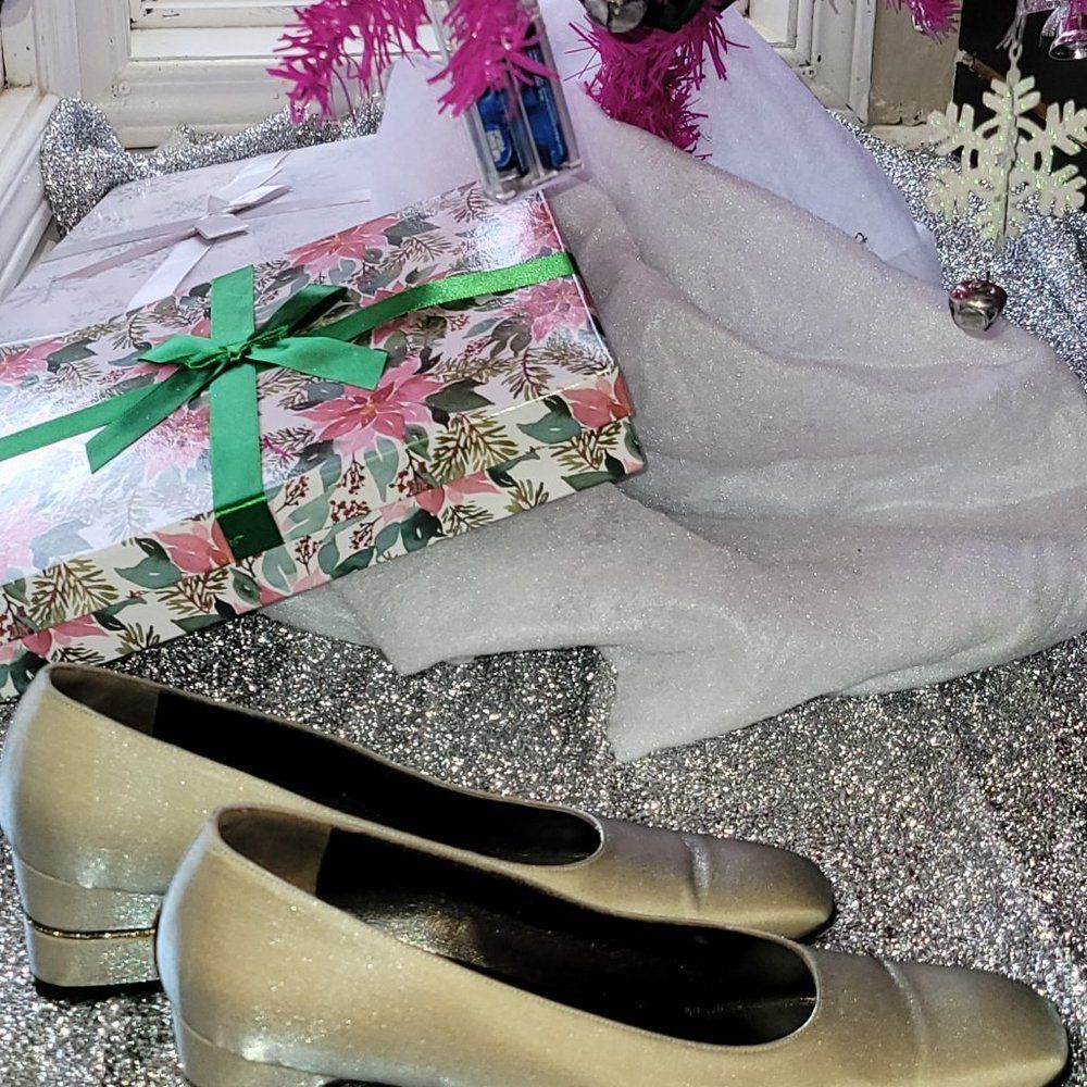 * SALVATORE FERRAGAMO PUMPS 